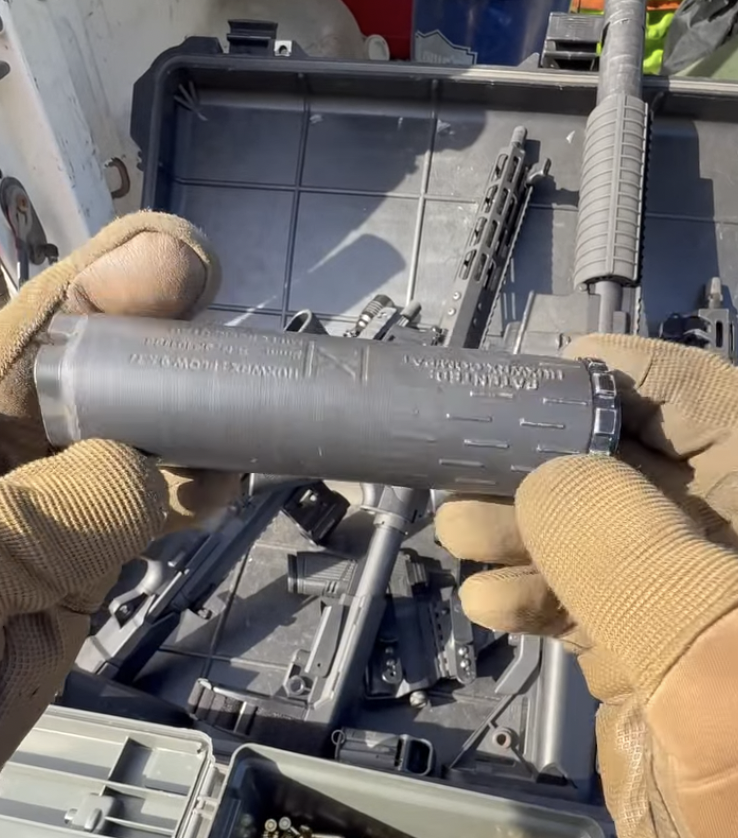 flash suppressor vs suppressor